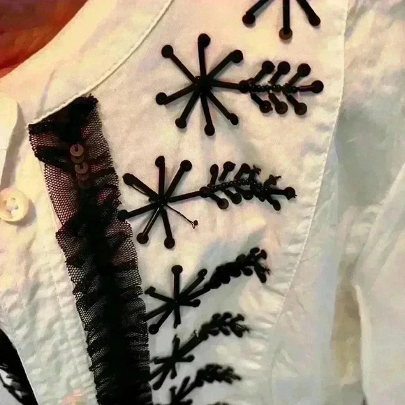 JCREW Embellished white blouse with black detailing. Size Small - Picture 3 of 5
